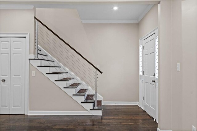 foyer entrance featuring stairway, crown molding, wood finished floors, baseboards, and recessed lighting