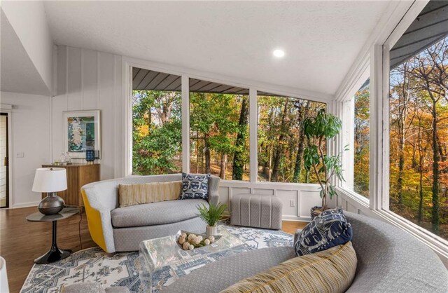 sunroom with a healthy amount of sunlight and lofted ceiling