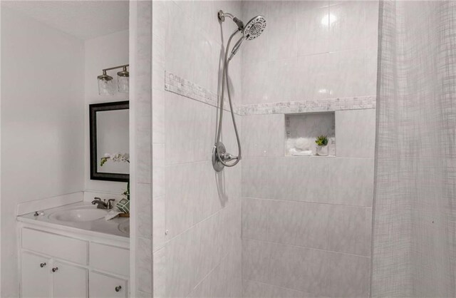 bathroom featuring a shower with curtain and vanity