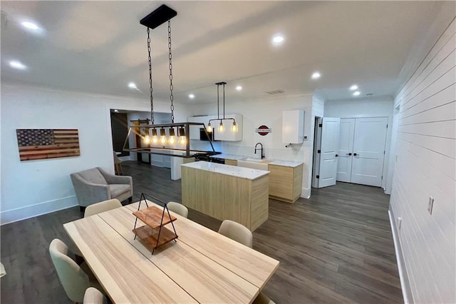dining area with baseboards, recessed lighting, and dark wood-type flooring