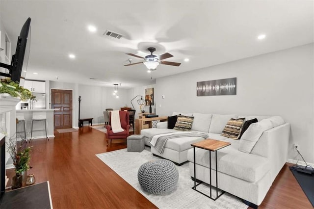 living area featuring ceiling fan, recessed lighting, wood finished floors, and visible vents