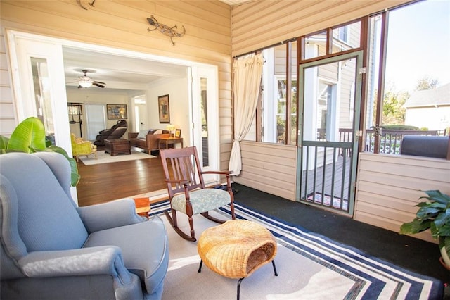 sunroom with ceiling fan