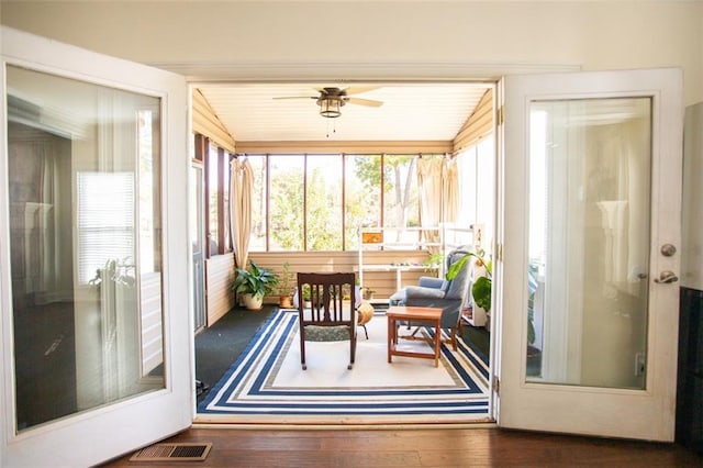 sunroom / solarium with ceiling fan