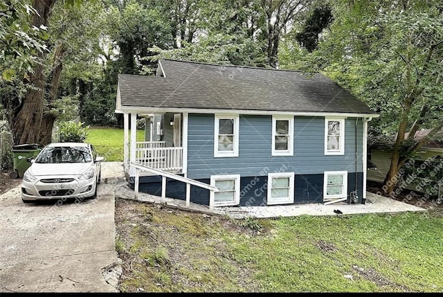 1914 N Ave NW, Atlanta, GA 30318 - view of front of home featuring a porch, a front lawn, and a shingled roof