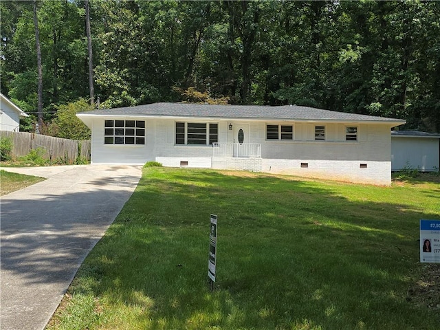 single story home with a front yard