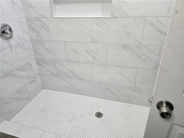 bathroom with a tile shower