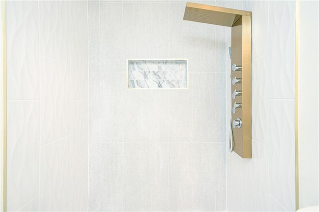 details with a tile shower