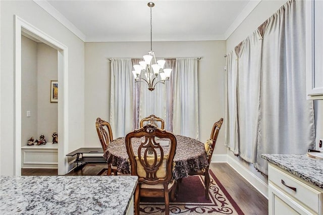 dining room with an inviting chandelier, ornamental molding, and dark hardwood / wood-style floors