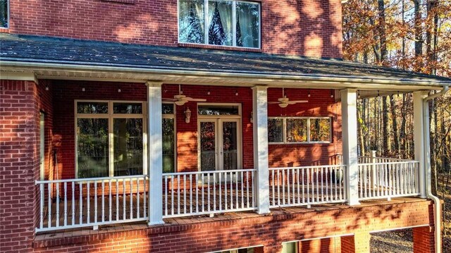 exterior space with ceiling fan