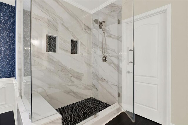 bathroom featuring tiled shower