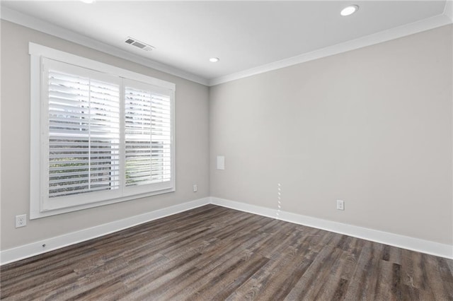 spare room featuring baseboards, visible vents, recessed lighting, dark wood-style flooring, and ornamental molding