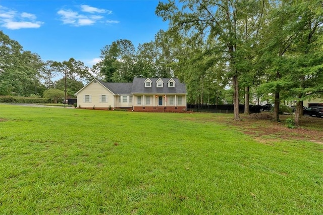 cape cod house featuring a front lawn