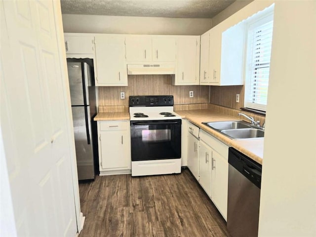 kitchen with stainless steel appliances, under cabinet range hood, white cabinets, light countertops, and a textured ceiling
