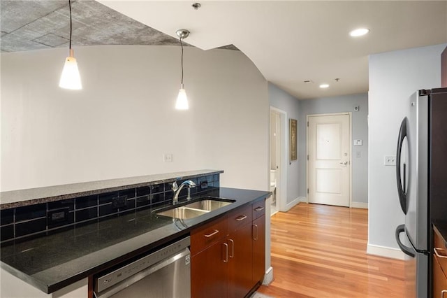 44 Peachtree Pl NE Unit 1824, Atlanta, GA 30309 - kitchen with appliances with stainless steel finishes, a sink, dark countertops, baseboards, and recessed lighting