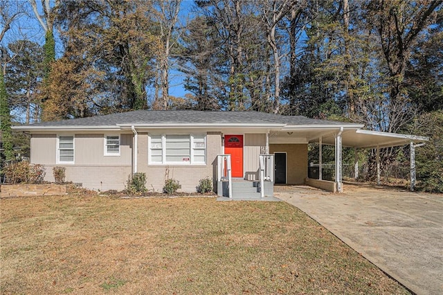 view of front of house featuring a front lawn and a carport