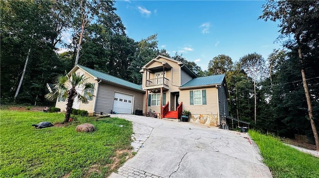 view of front of house with a front lawn