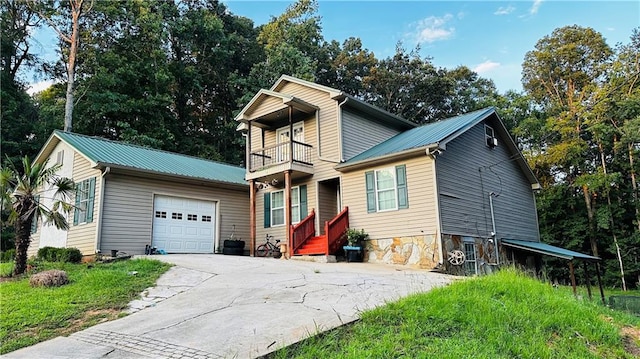 view of front of house with a balcony