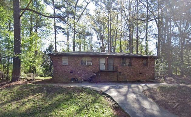 view of front facade featuring crawl space, brick siding, and concrete driveway