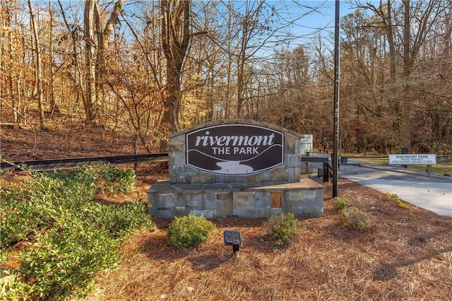 view of community / neighborhood sign