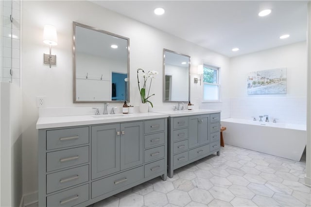 6960 Hunters Branch Dr, Atlanta, GA 30328 - full bath featuring double vanity, a bathtub, and recessed lighting
