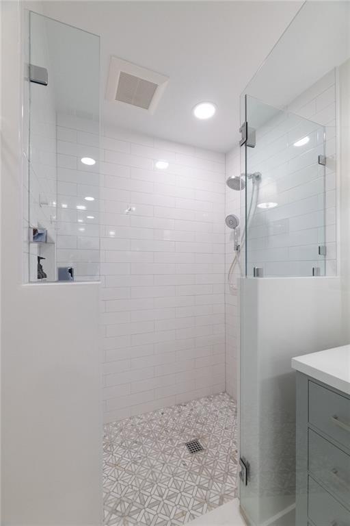6960 Hunters Branch Dr, Atlanta, GA 30328 - bathroom with a walk in shower and vanity