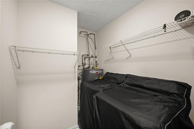 3208 Navajo Cir, Gainesville, GA 30501 - laundry room with water heater