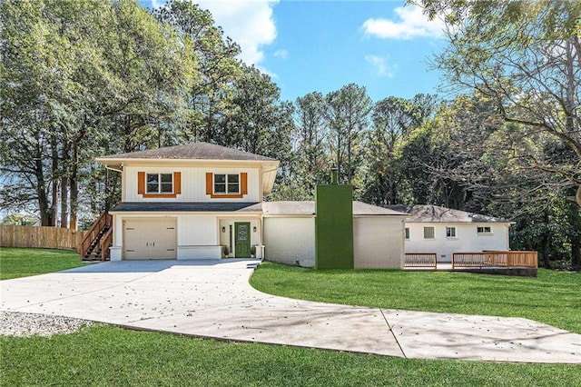 view of front facade with a garage and a front yard