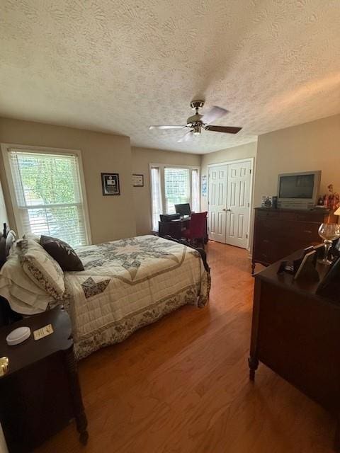 3545 Manchester Dr, Lawrenceville, GA 30044 - bedroom featuring a textured ceiling, wood finished floors, a ceiling fan, and a closet