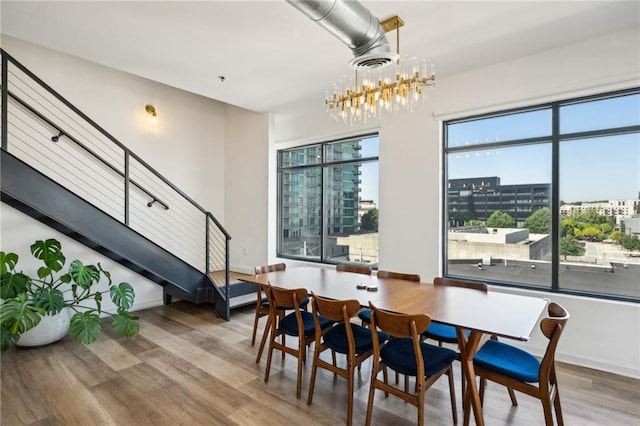 dining space featuring plenty of natural light, an inviting chandelier, and hardwood / wood-style floors