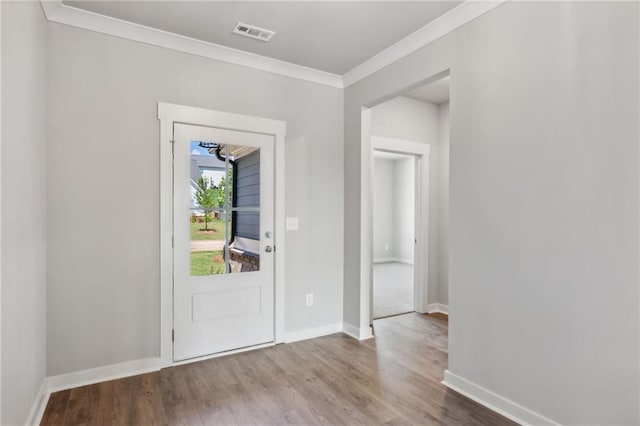 entrance foyer featuring hardwood / wood-style flooring and crown molding