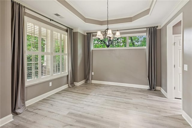 328 Shade Tree Cir, Woodstock, GA 30188 - unfurnished dining area with a tray ceiling, a chandelier, plenty of natural light, ornamental molding, and wood finished floors