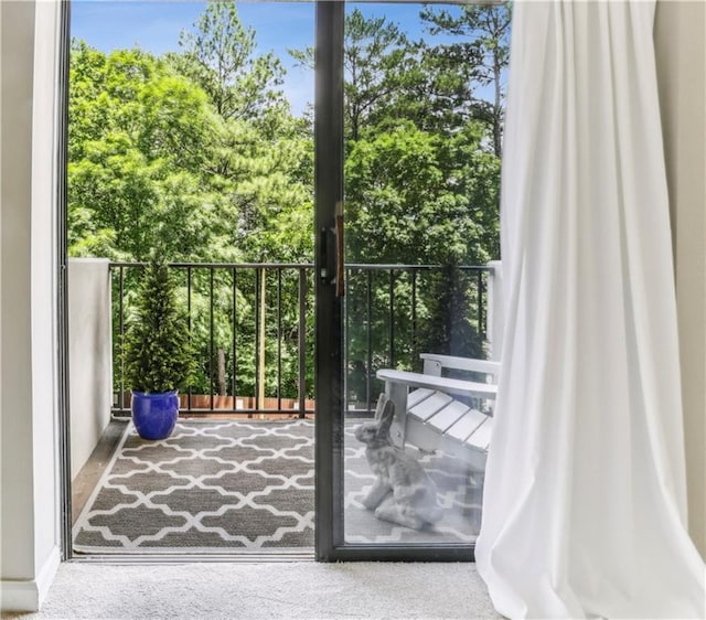 300 Johnson Ferry Rd NE Unit A313, Atlanta, GA 30328 - entryway with carpet and view of wooded area