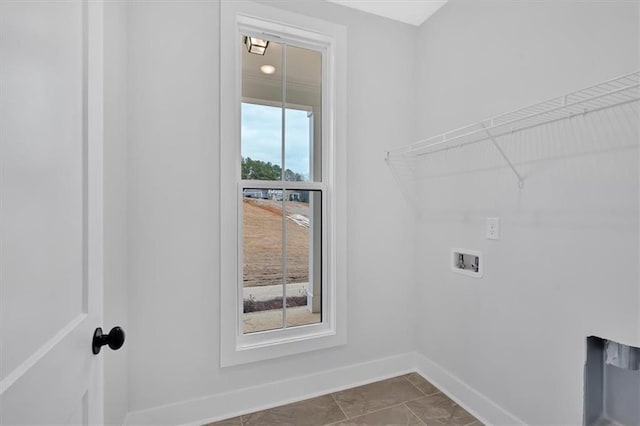 laundry area with baseboards, laundry area, and washer hookup