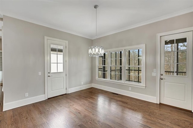 entryway featuring dark wood-style flooring, plenty of natural light, visible vents, and baseboards