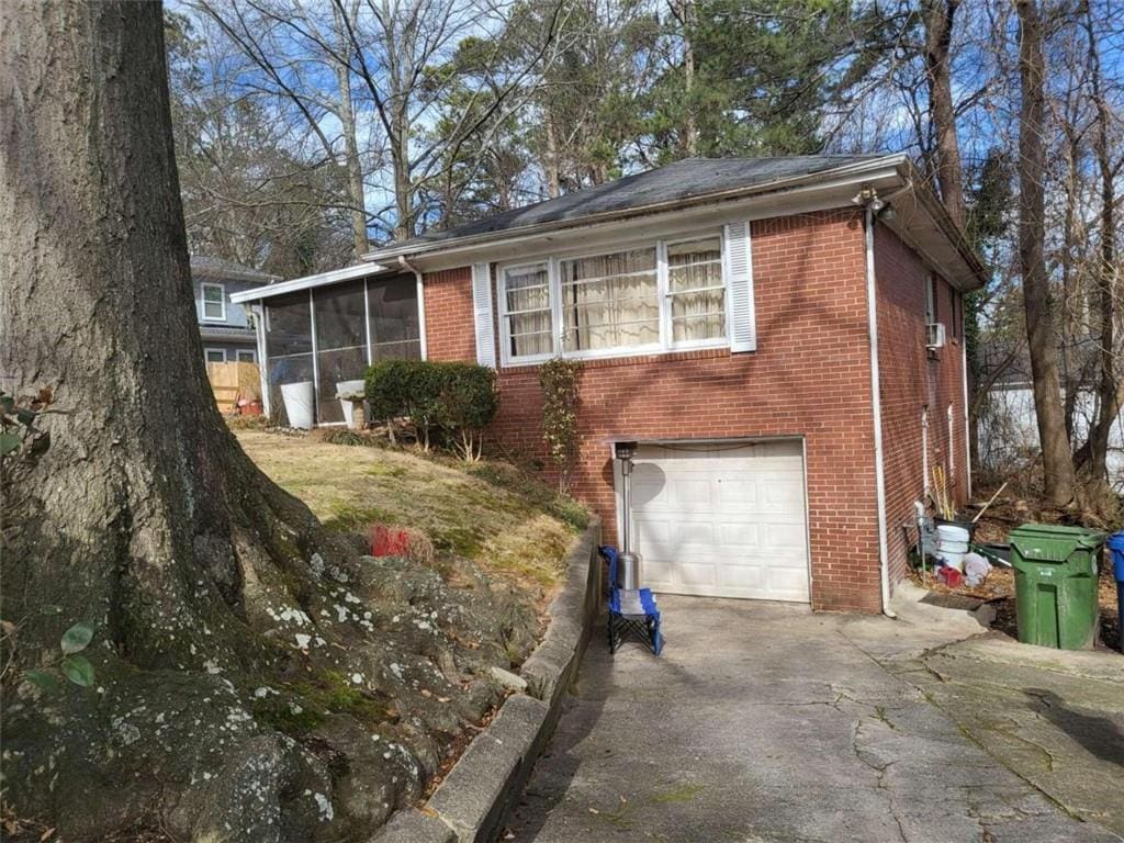 view of front facade with a garage