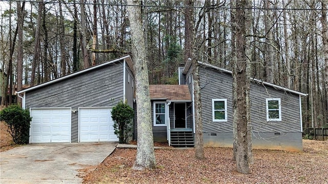 view of front of house featuring a garage