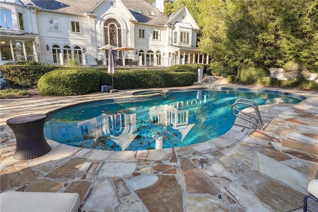 view of swimming pool featuring a patio