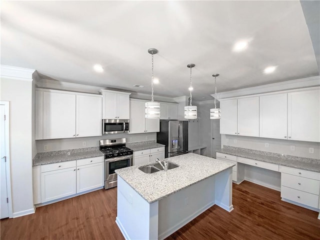 kitchen with a kitchen island with sink, a sink, white cabinetry, appliances with stainless steel finishes, and dark wood-style flooring