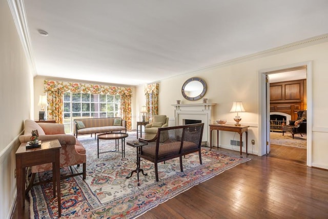 living room featuring hardwood / wood-style flooring and crown molding