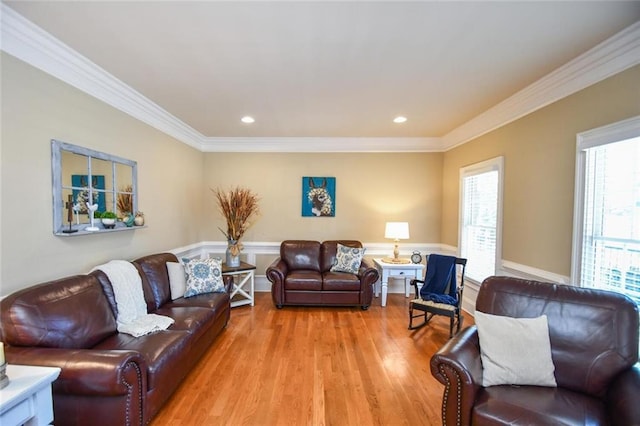 living area featuring light wood finished floors, wainscoting, recessed lighting, and crown molding