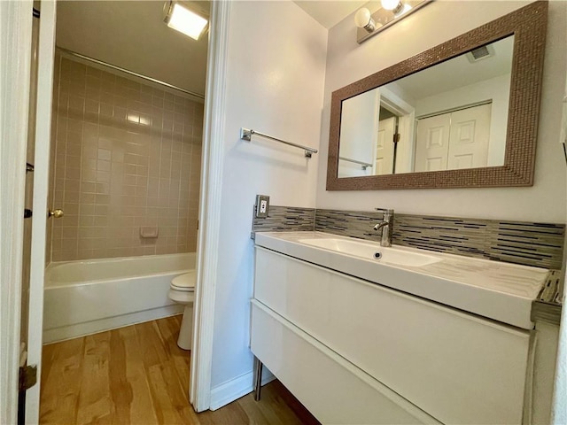 199 14th St NE Unit 710, Atlanta, GA 30309 - full bath featuring wood finished floors, vanity, and washtub / shower combination