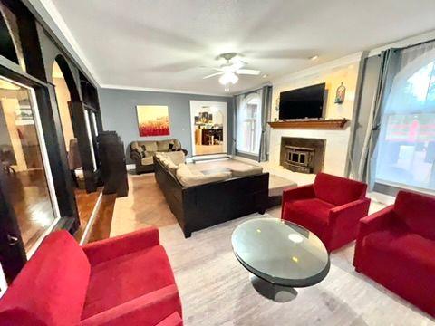 living room featuring ornamental molding and ceiling fan