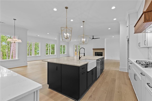 6120 Hutchins Dr, Buford, GA 30518 - kitchen featuring open floor plan, dark cabinets, a chandelier, appliances with stainless steel finishes, and a sink