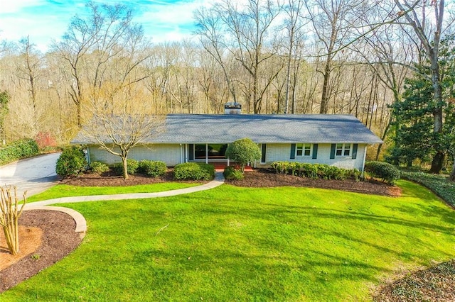 single story home featuring a front lawn