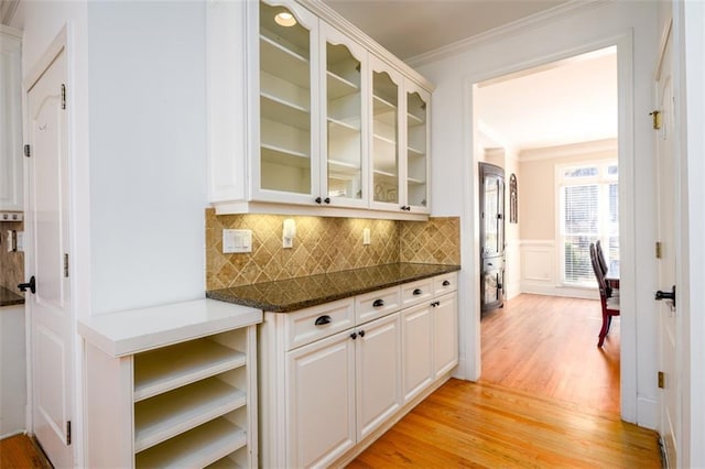 1105 River Laurel Dr, Suwanee, GA 30024 - kitchen featuring light wood finished floors, tasteful backsplash, glass insert cabinets, ornamental molding, and white cabinets