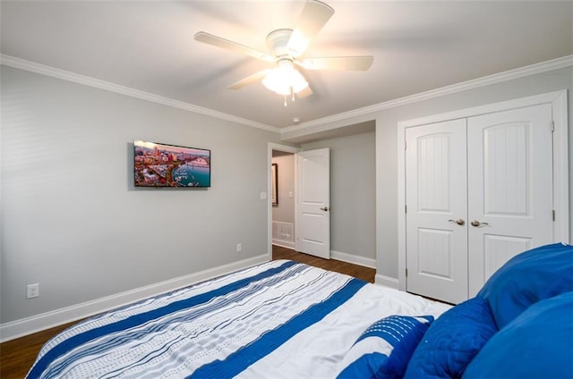 1105 River Laurel Dr, Suwanee, GA 30024 - bedroom featuring wood finished floors, baseboards, ornamental molding, a closet, and a ceiling fan