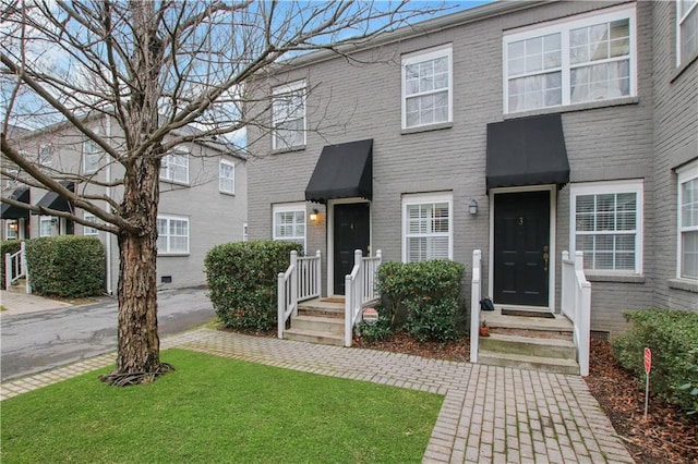 view of property featuring a front lawn