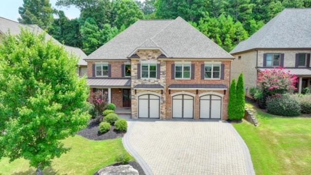 view of front of house featuring a garage and a front yard