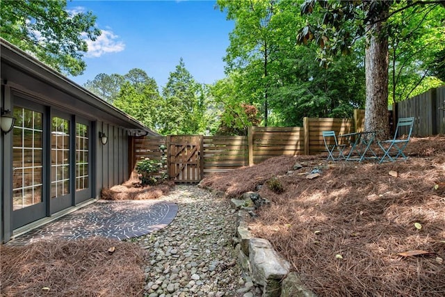 view of yard featuring a patio