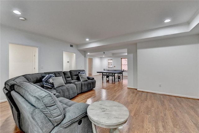 living area featuring visible vents, recessed lighting, baseboards, and light wood finished floors